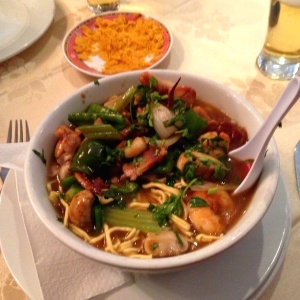 Sopa de tallarines con carnes varias