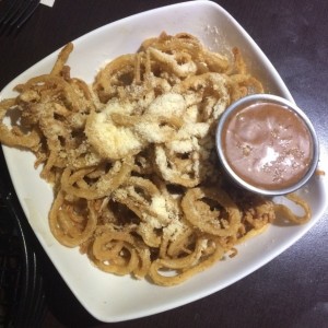 Aros de cebolla con salsa bbq