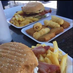 hamburguesa doble con carne y pollo 
