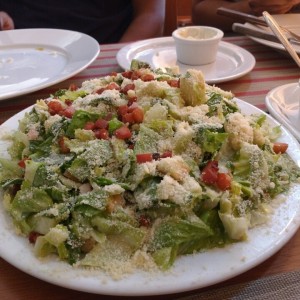 ensalada cesar con tocineta