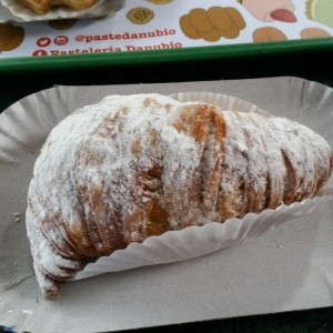 Cola de Langosta rellena de crema pastelera
