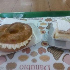 Ensaimada y Milhojas con Crema de Vainilla