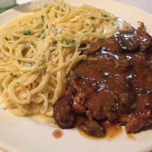 Lomito con pasta a la crema