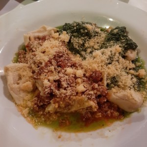 cappelletti con salsa oblonga y pesto