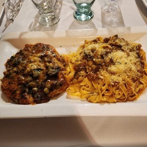 Parmesana de pollo con media ración de pasta