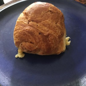 Croissant de Queso, Muy Bueno
