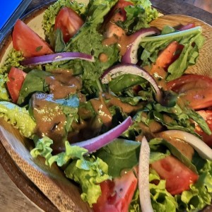 Ensalada con aderezo de la casa 