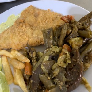 pescado empanizado con dos contornos