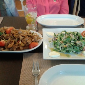 Parrilla de Pollo y Ensalada de la casa
