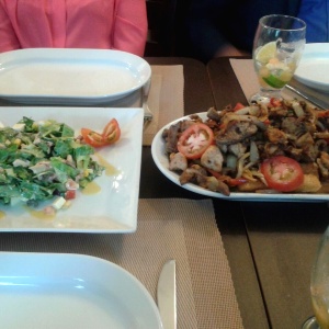 Parrilla Mixta y Ensalada de la casa