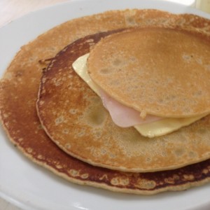 Panqueca de Queso Paisa y Jamon