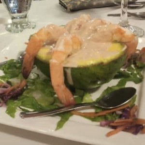 Aguacate con Camarones; una delicia!!
