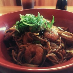 Yakisoba de camarones