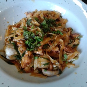 Linguini con frutos del mar