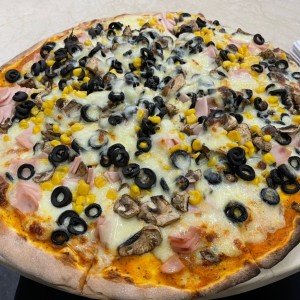 Pizza capricciosa