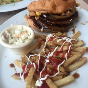 U2 BBQ Burguer con papas importadas