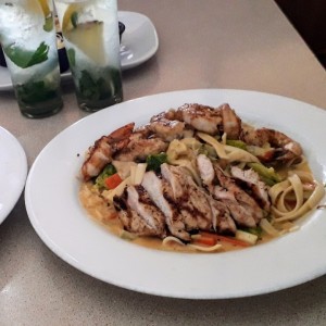 Pasta Mar y Tierra + Mojitos