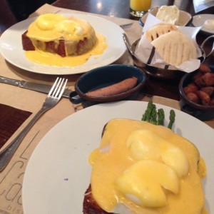 Huevos Benedictinos