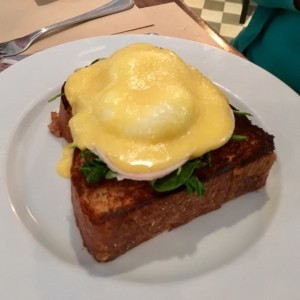 Huevos Benedictinos