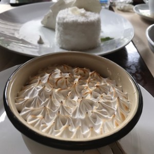 Tres leches y torta de coco
