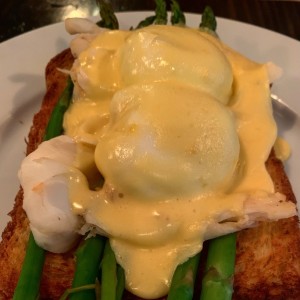 benedictinos con langosta y esparragos