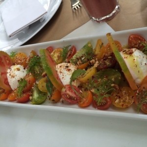 Ensalada de tomates (con 5 tipos distintos de tomate)
