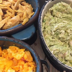 cazuelitas pollo, perico y reina pepeada