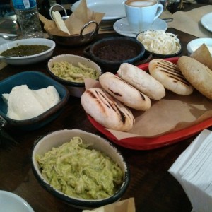reina pepiada, arepas, mandocas
