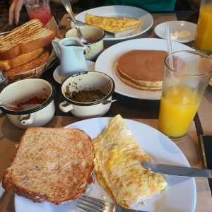 omelette con pan multicereal