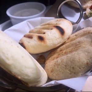 arepas de chicharron y maiz pilado