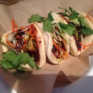 Buns de pan chino con cerdo asado 