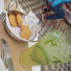 empanaditas de chicharron