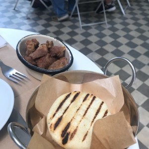 Cazuela de cochino frito 