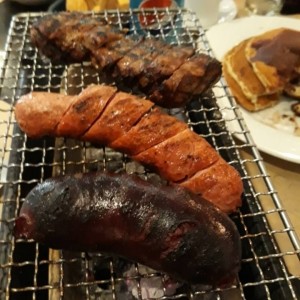 parrilla de solomo chorizo y morcilla