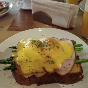 Huevos Benedictinos