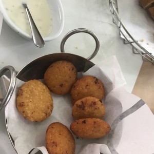 arepitas de chicharron con nata