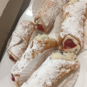 cannolis