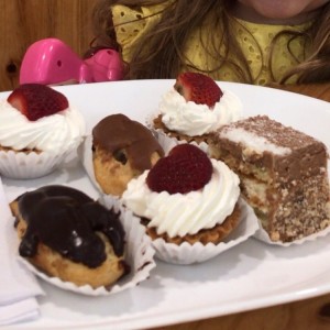 mini dulces, todos son deliciosos 