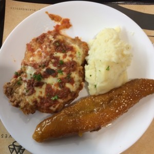 Milanesa a la Parmigiana, Pure de Papas y Platano dulce