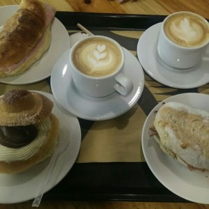 Brioche de Nutella. panino de pernil. croissant 