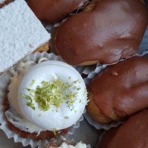 Mini pie de limon, eclair y milhoja