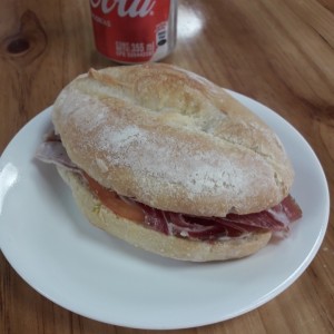 panini de jamon Serrano