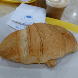 croissant de pavo y queso crema