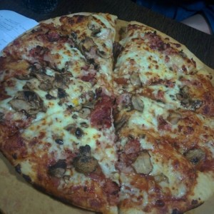 pizza tocineta y hongos