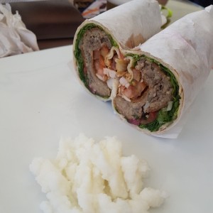Sandwich de dos sabores (pollo y Kibbe frito)