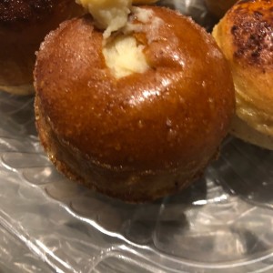 Bomba rellena de crema pastelera