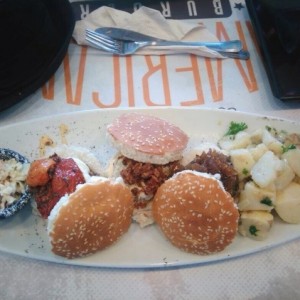 el trio de hamburguesas. excelente plato.