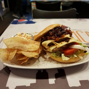 Vegas Burger con papas chips