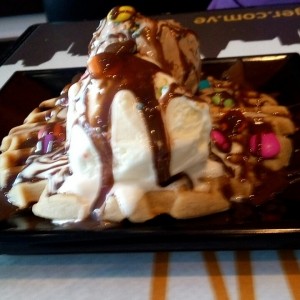 3 bolas de helados con pretzel