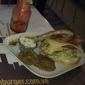 hamburguesa con queso huevo y tocineta